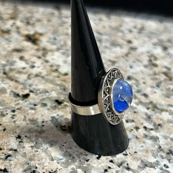 Silver and Blue Gemstone Ring - Picture 2 of 3